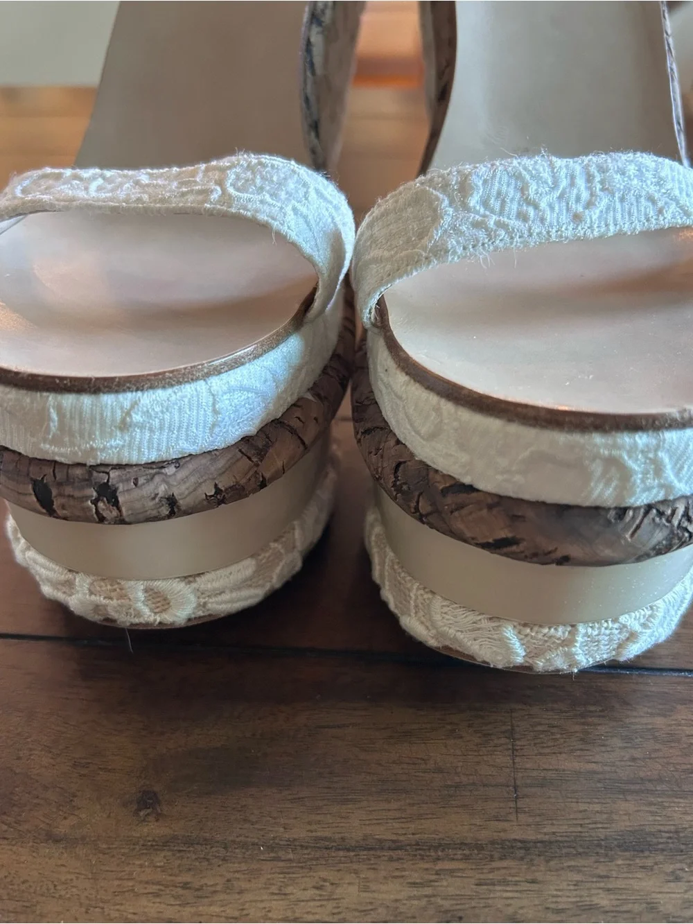 Nina Ricci NR18119 Ivory Floral Embroidered Platform Wedge Sandals Size 40 US 10